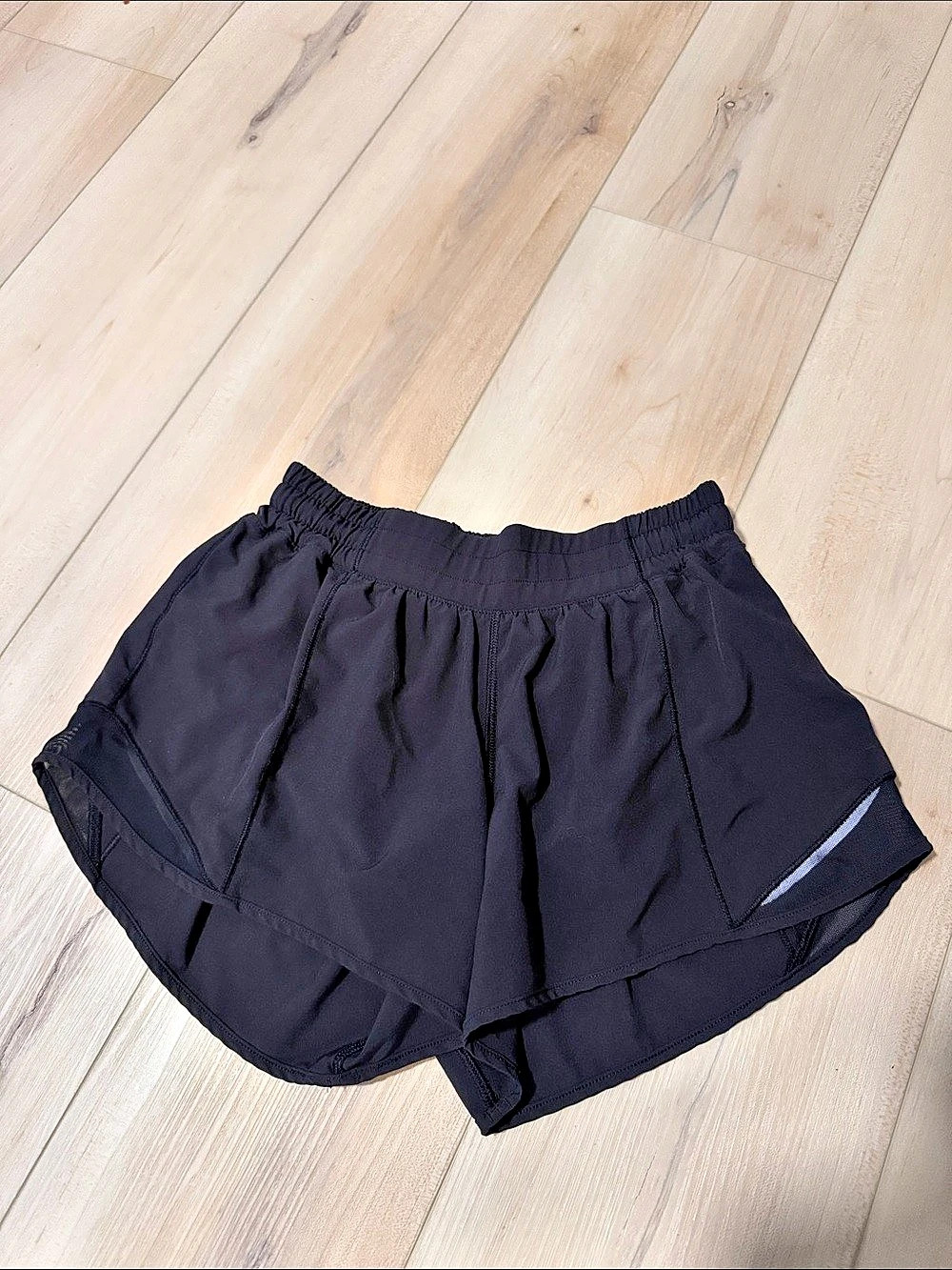 lululemon Athletic Shorts Black Size 6 Tall